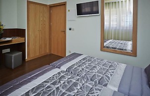Welcome In - Suites & Hostel