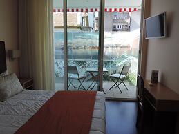 Welcome In - Suites & Hostel