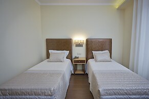 Welcome In - Suites & Hostel