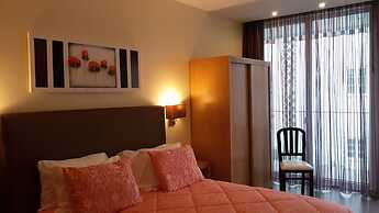 Welcome In - Suites & Hostel