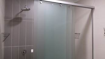 Welcome In - Suites & Hostel