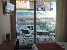 Welcome In - Suites & Hostel