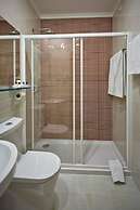 Welcome In - Suites & Hostel