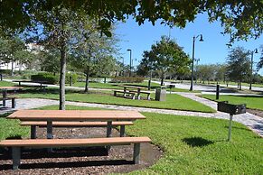 Vista Cay Commons by OVH360