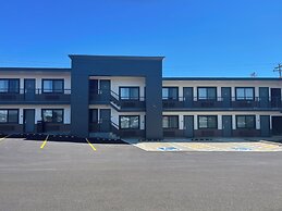 Seven Seas Inn & Suites