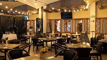 Hotel Abastos Plaza