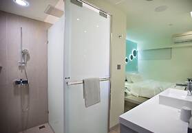 FX INN Kaohsiung Zhonghua Road Branch