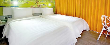 FX INN Kaohsiung Zhonghua Road Branch