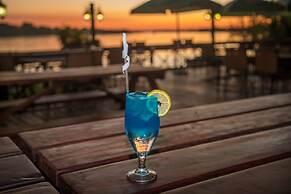 Victoria Falls Waterfront