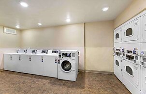 Extended Stay America Select Suites - Cleveland - Airport