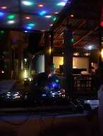 Dancing Elephant Beach Club - Hostel