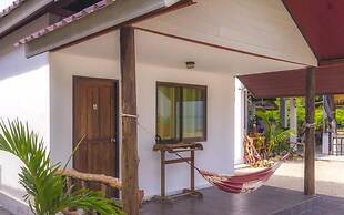 Dancing Elephant Beach Club - Hostel