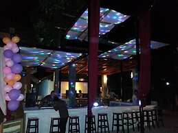 Dancing Elephant Beach Club - Hostel