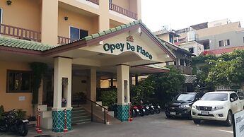 Opey De Place