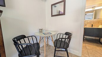 Inn On The Drive ( Adults Only)