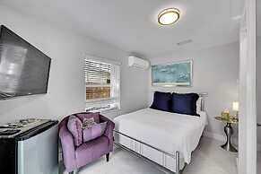 Inn On The Drive ( Adults Only)