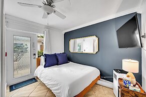 Inn On The Drive ( Adults Only)