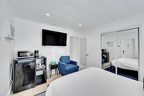 Inn On The Drive ( Adults Only)