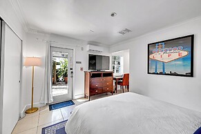 Inn On The Drive ( Adults Only)