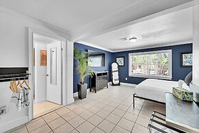 Inn On The Drive ( Adults Only)