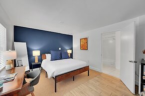 Inn On The Drive ( Adults Only)