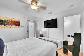 Inn On The Drive ( Adults Only)