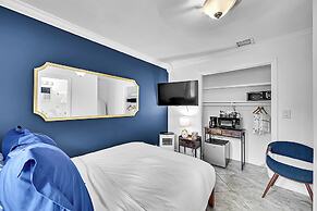 Inn On The Drive ( Adults Only)