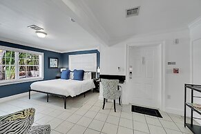 Inn On The Drive ( Adults Only)