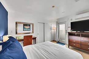 Inn On The Drive ( Adults Only)
