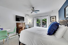 Inn On The Drive ( Adults Only)