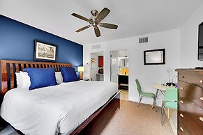 Inn On The Drive ( Adults Only)