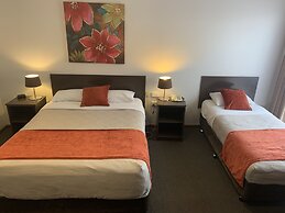 Ploughmans Motor Inn