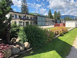 Revelstoke Lodge