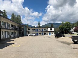 Revelstoke Lodge