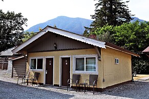 Swiss Chalets Motel