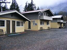 Swiss Chalets Motel