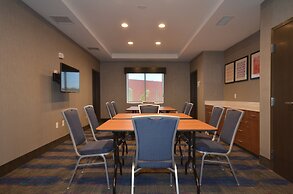 Holiday Inn Express & Suites Oklahoma City Mid - Arpt Area by IHG
