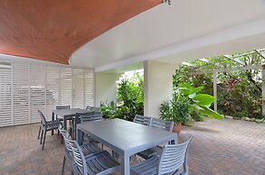 Seascape Holiday-Tropical Reef Apartment