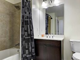 Pelicanstay near Holland Tunnel