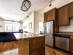 Pelicanstay near Holland Tunnel