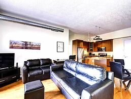 Pelicanstay near Holland Tunnel