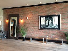 Pelicanstay near Holland Tunnel