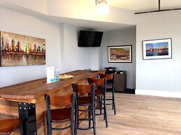 Pelicanstay near Holland Tunnel