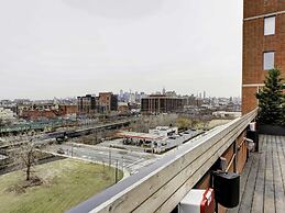 Pelicanstay near Holland Tunnel