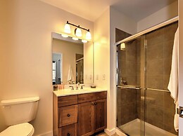 Pelicanstay near Holland Tunnel