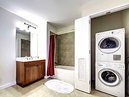 Pelicanstay near Holland Tunnel