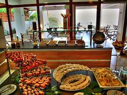 Maranton Beach Hotel