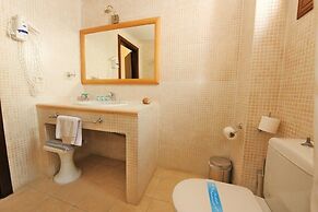 Maranton Beach Hotel