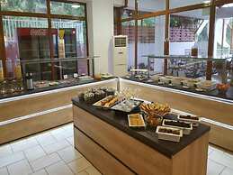 Maranton Beach Hotel