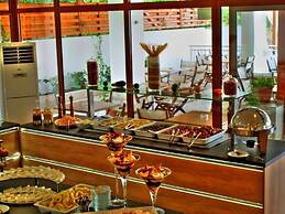 Maranton Beach Hotel